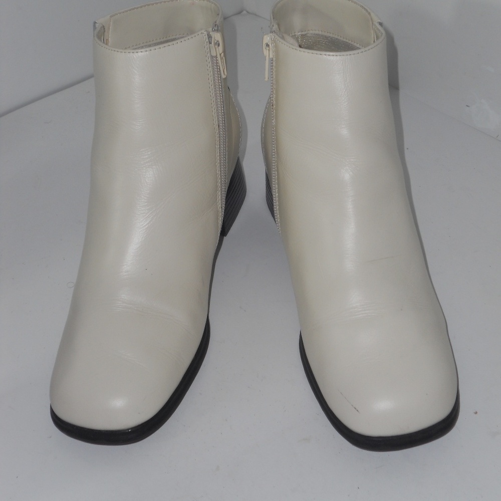 VALENCI IVORY LEATHER ANKLE BOOTS SIZE 8.5 MEDIUM